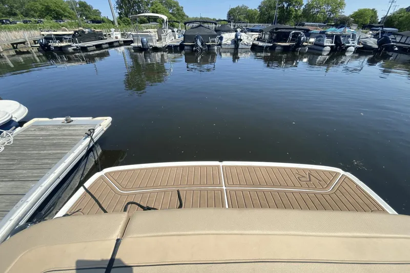 Slide: The Image of Bayliner VR4 Bowrider I/O 2022 - 30