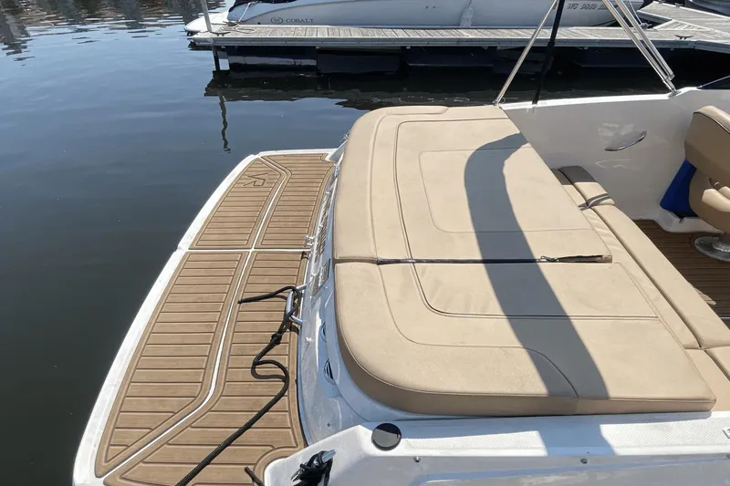 Slide: The Image of Bayliner VR4 Bowrider I/O 2022 - 5