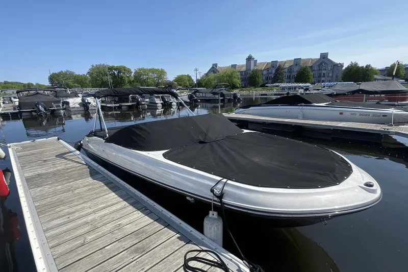 Slide: The Image of Bayliner VR4 Bowrider I/O 2022 - 7