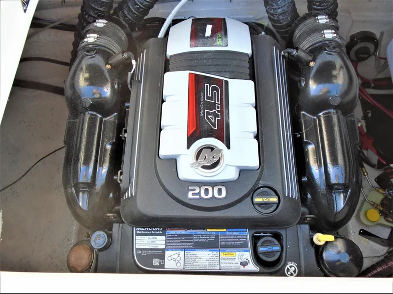 Slide: The Image of 2019 Hurricane SS188 boat engine, 4.5L, 200 horsepower, detailed view. - 12