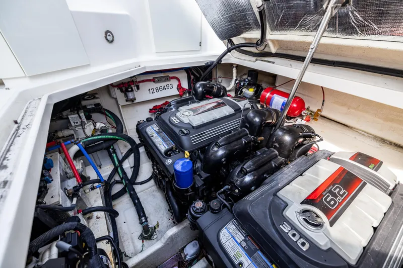 Slide: The Image of Sea Ray Sundancer 310 2016 - 50