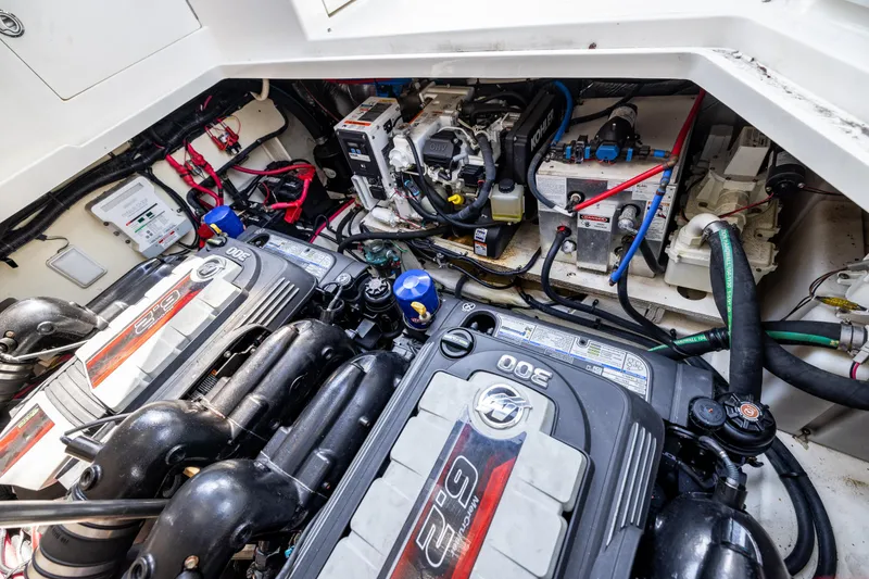 Slide: The Image of Sea Ray Sundancer 310 2016 - 51