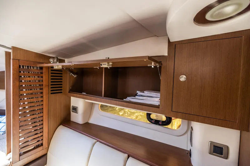 Slide: The Image of Sea Ray Sundancer 310 2016 - 56