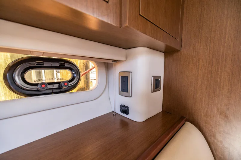 Slide: The Image of Sea Ray Sundancer 310 2016 - 59