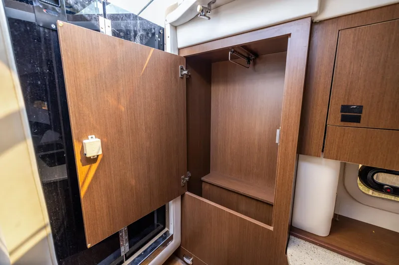 Slide: The Image of Sea Ray Sundancer 310 2016 - 68