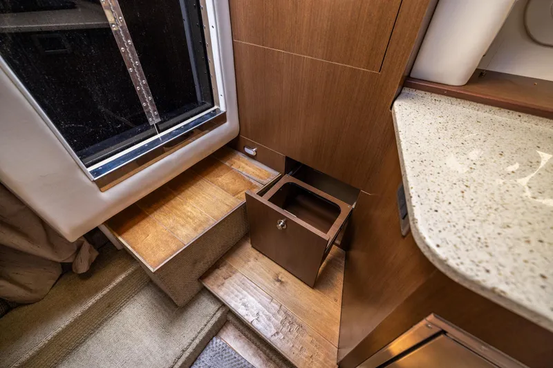 Slide: The Image of Sea Ray Sundancer 310 2016 - 69