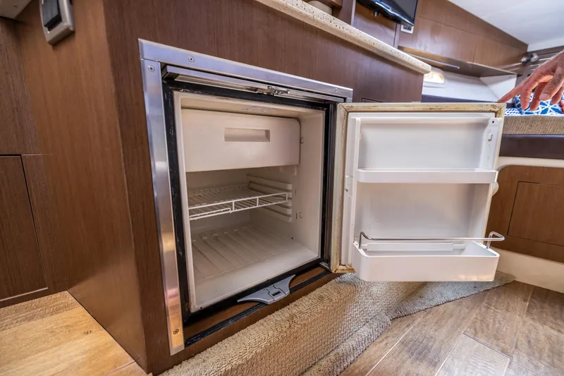 Slide: The Image of Sea Ray Sundancer 310 2016 - 70