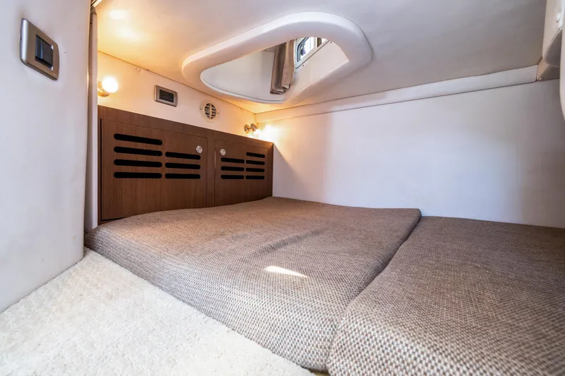 Slide: The Image of Sea Ray Sundancer 310 2016 - 74