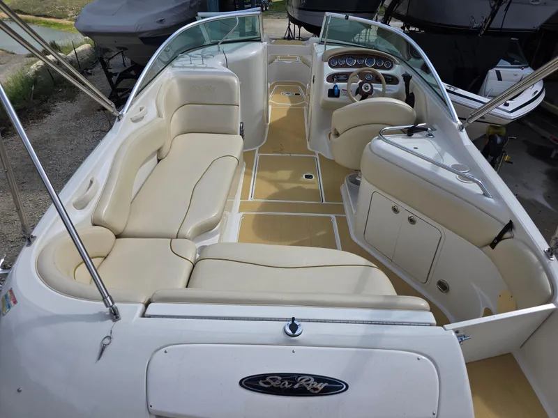 Slide: The Image of Sea Ray 240 Sundeck 2001 - 11