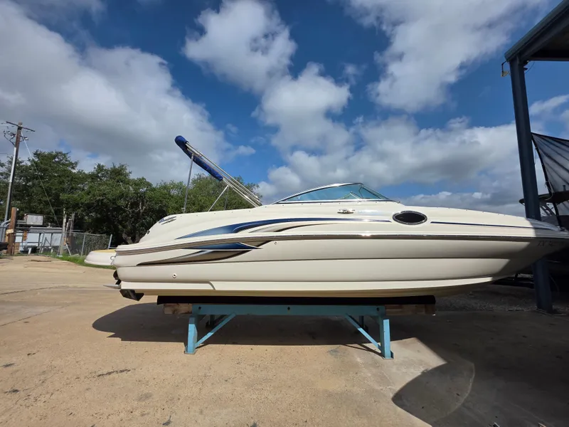 Slide: The Image of Sea Ray 240 Sundeck 2001 - 17
