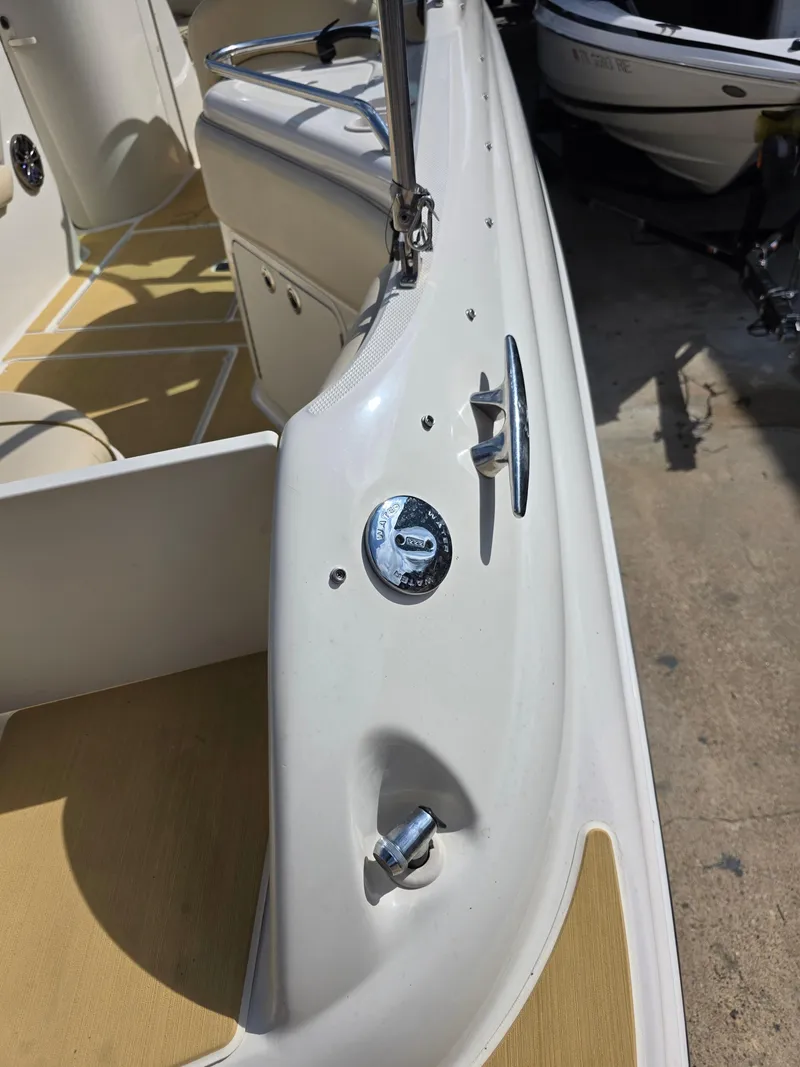 Slide: The Image of Sea Ray 240 Sundeck 2001 - 18