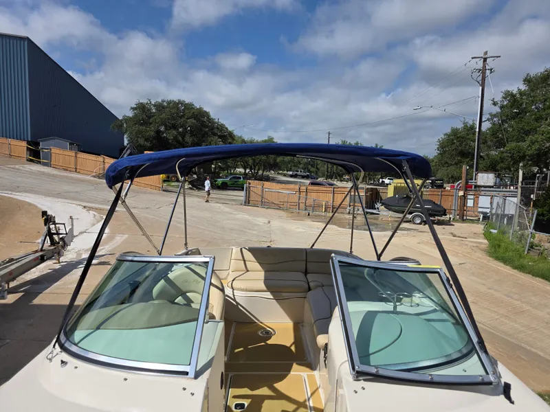 Slide: The Image of Sea Ray 240 Sundeck 2001 - 19