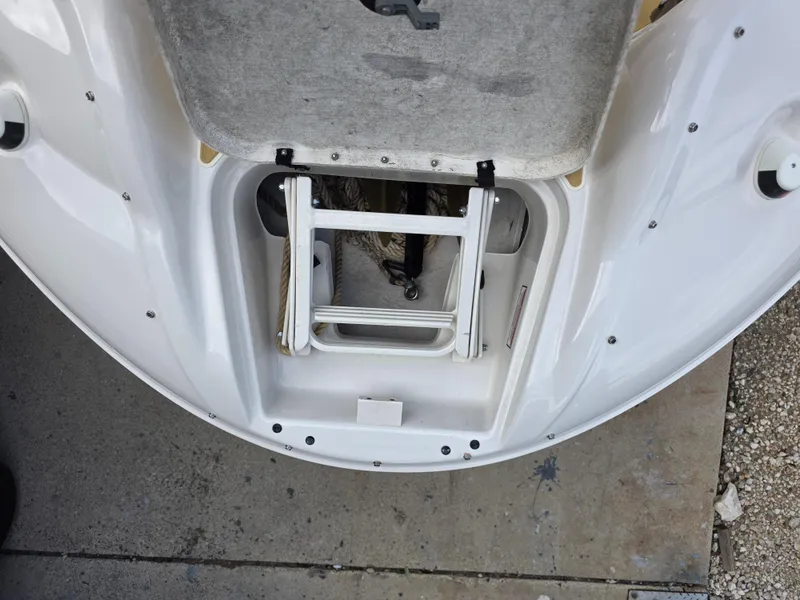 Slide: The Image of Sea Ray 240 Sundeck 2001 - 4