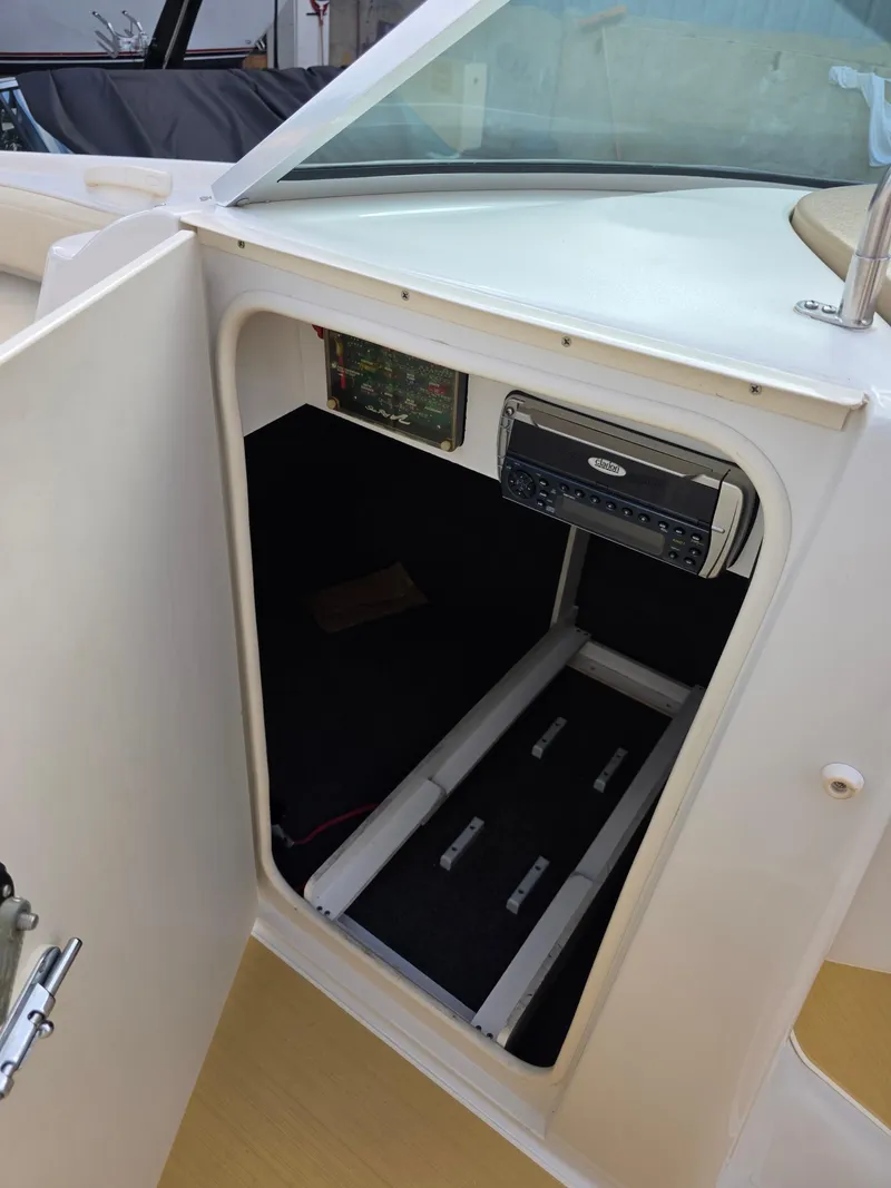 Slide: The Image of Sea Ray 240 Sundeck 2001 - 8