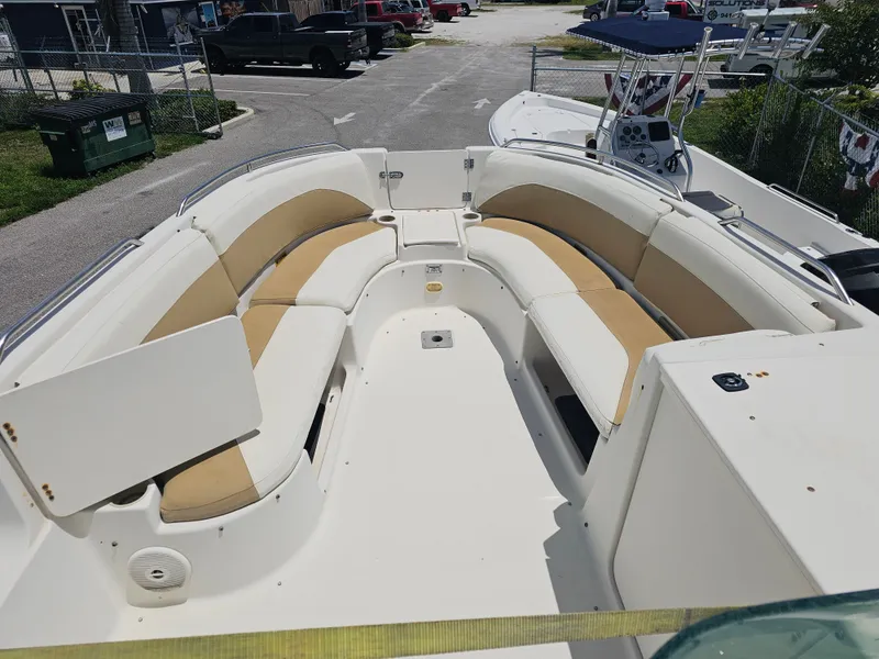 Slide: The Image of 1996 Bayliner 2609 Rendezvous boat with spacious seating and clean deck. - 22