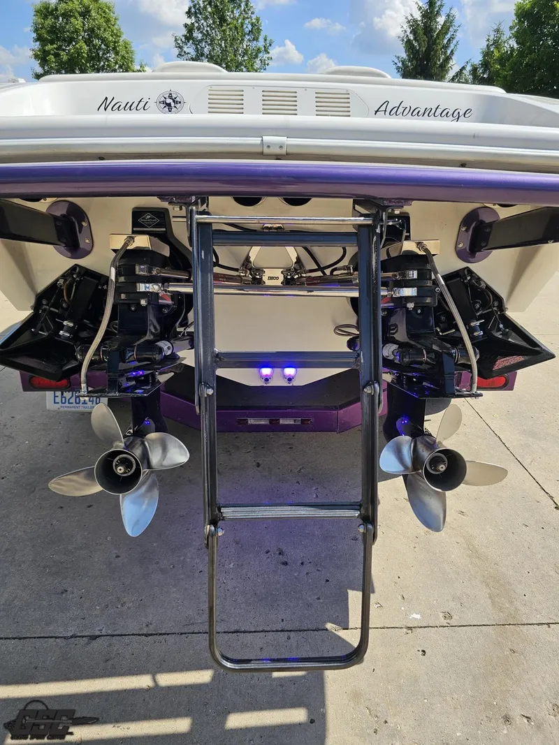 Slide: The Image of Rear view of 2003 Sunsation 32 Dominator boat with dual propellers and ladder. - 38