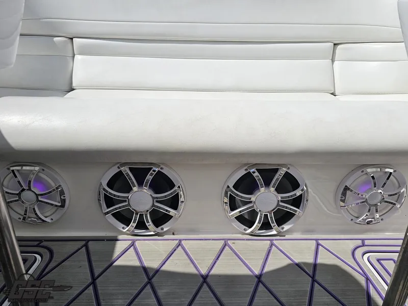 Slide: The Image of Sunsation 32 Dominator 2003 - 90