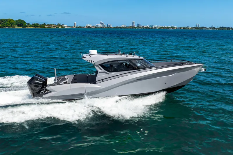 Slide: The Image of 2025 Novielli SERE boat cruising on blue ocean near city skyline. - 3