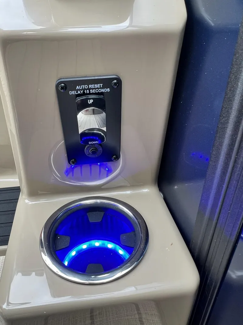 Slide: The Image of Sylvan Mirage 8520 CLZ DH 2026 - 16