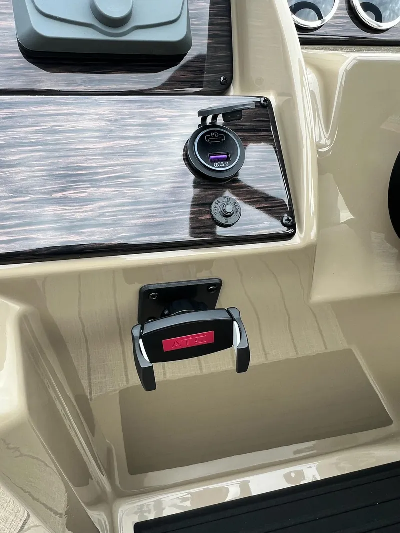 Slide: The Image of Sylvan Mirage 8520 CLZ DH 2026 - 25