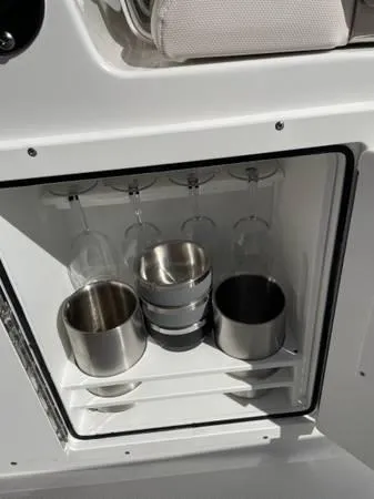 Slide: The Image of 2023 Sea Hunt Ultra 265 SE boat with built-in cup and glass holders. - 11