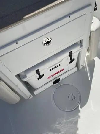 Slide: The Image of 2023 Sea Hunt Ultra 265 SE boat with Yamaha cooler storage compartment. - 21