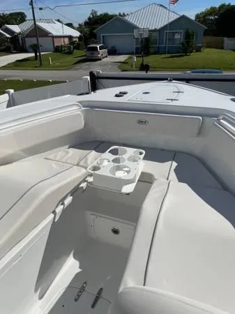 Slide: The Image of 2023 Sea Hunt Ultra 265 SE boat interior with seating and cup holders. - 7