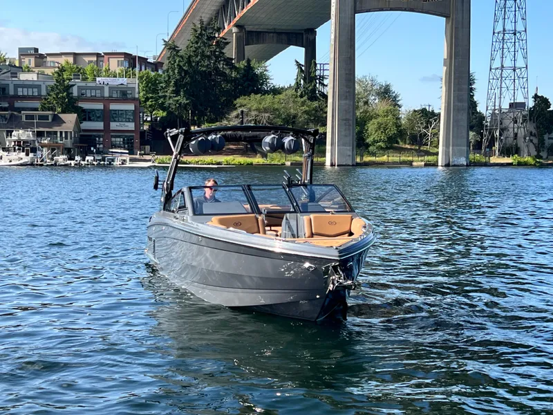 Slide: The Image of Cobalt R6 Surf 2025 - 10