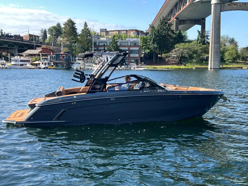 Slide: The Image of Cobalt R6 Surf 2025 - 8