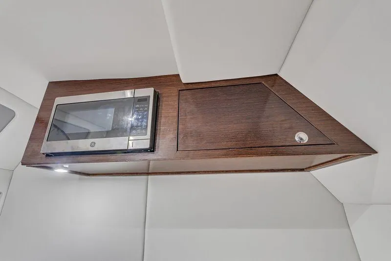 Slide: The Image of Front Runner 39 Center Console 2023 - 51