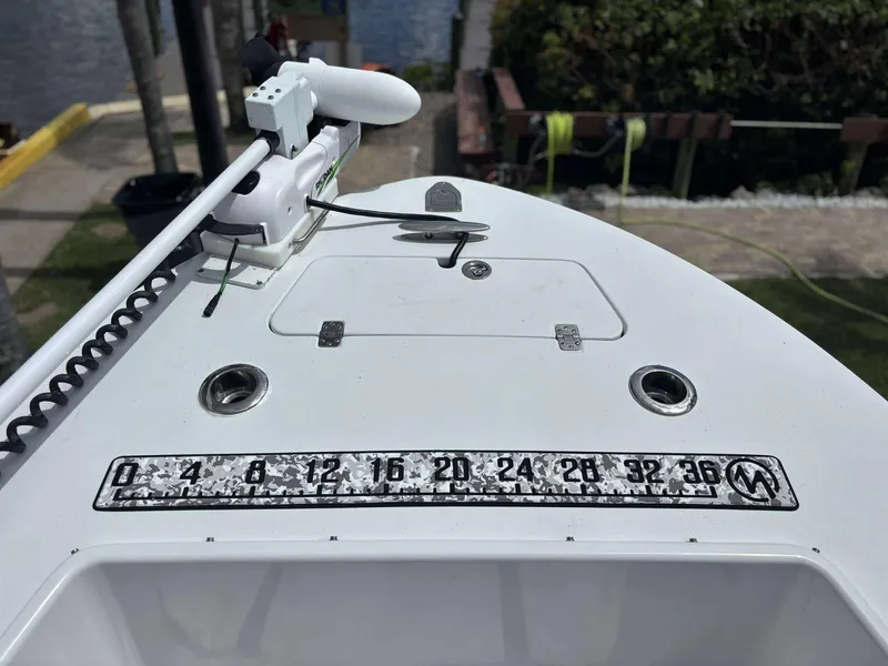 Slide: The Image of Bow of 2007 Andros Tarpon 26 boat with measurement scale and trolling motor. - 13