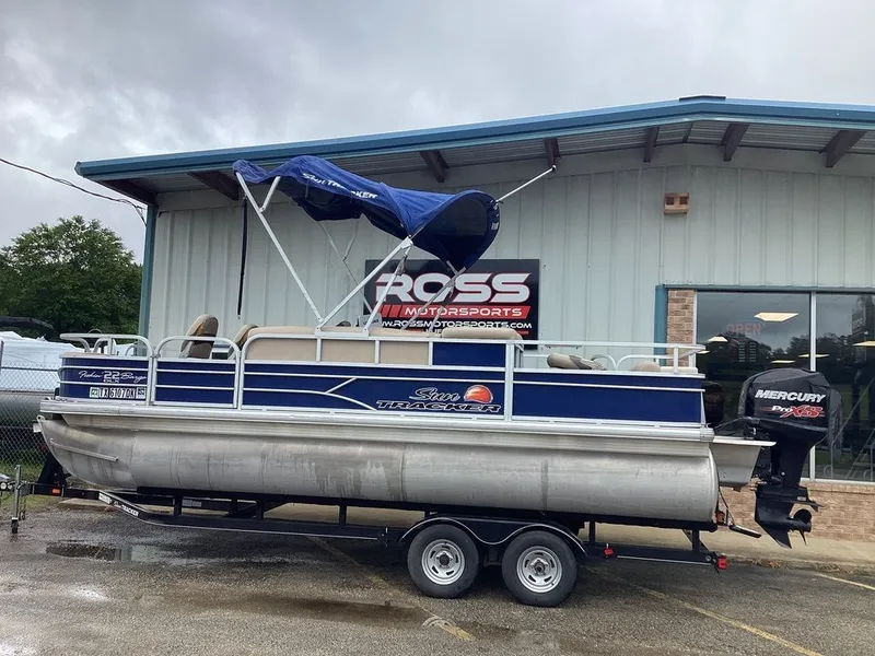 The Image of 2016 Sun Tracker 22DLX pontoon boat at Ross Motorsports. - 1