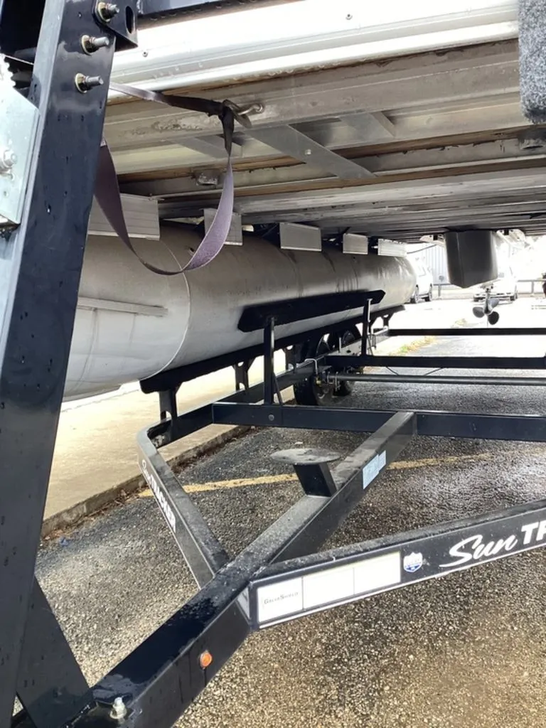 Slide: The Image of Underside of a 2016 Sun Tracker 22DLX pontoon boat on a trailer. - 13