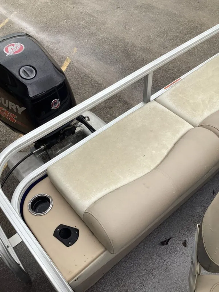 Slide: The Image of 2016 Sun Tracker 22DLX pontoon boat with Mercury engine and seating. - 28