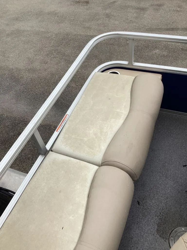 Slide: The Image of Seating area of a 2016 Sun Tracker 22DLX pontoon boat. - 29