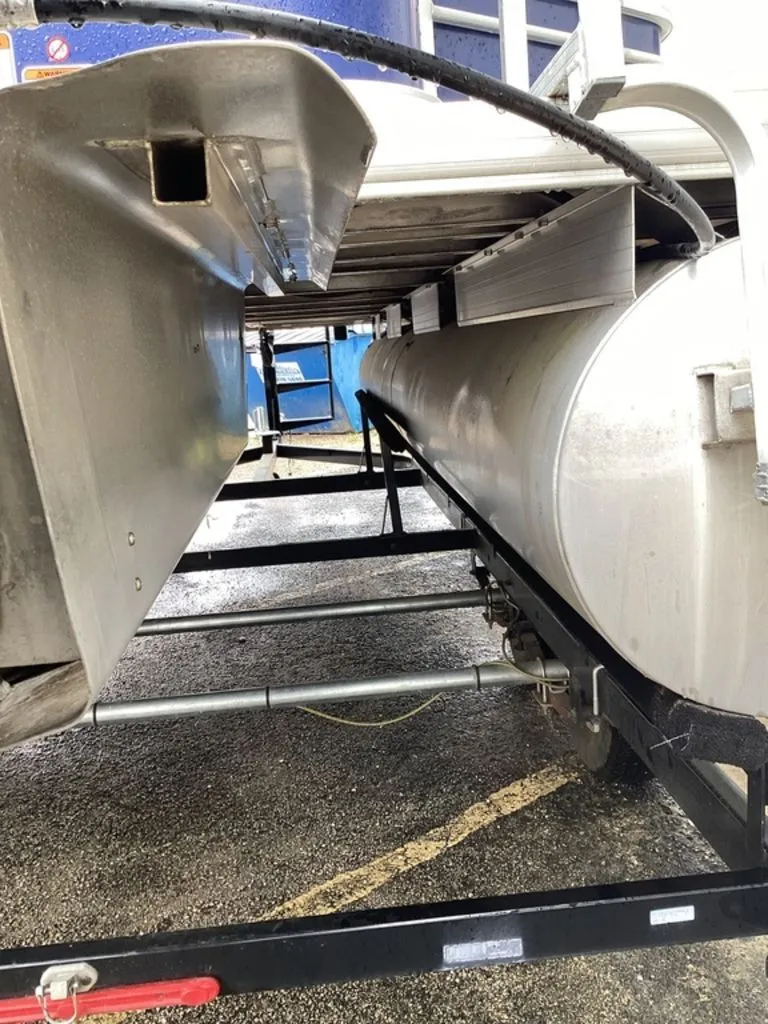 Slide: The Image of Underside of a 2016 Sun Tracker 22DLX pontoon boat on a trailer. - 5