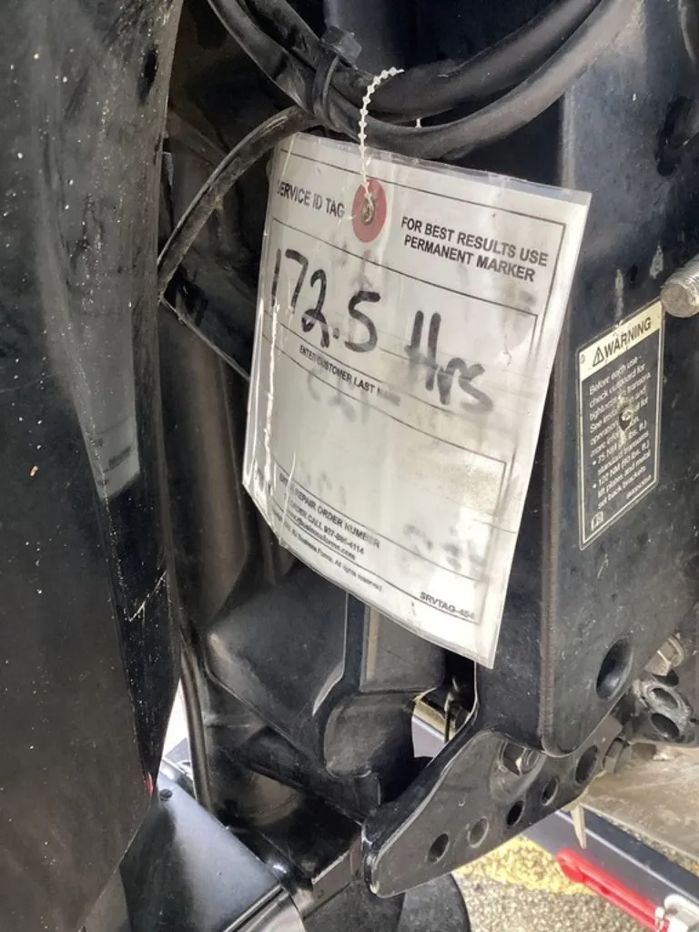Slide: The Image of Service tag on 2016 Sun Tracker 22DLX showing 72.5 hours. - 6