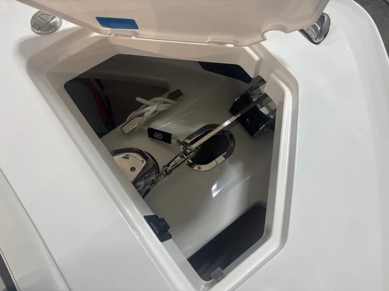 Slide: The Image of Cobalt R35 Surf 2025 - 14