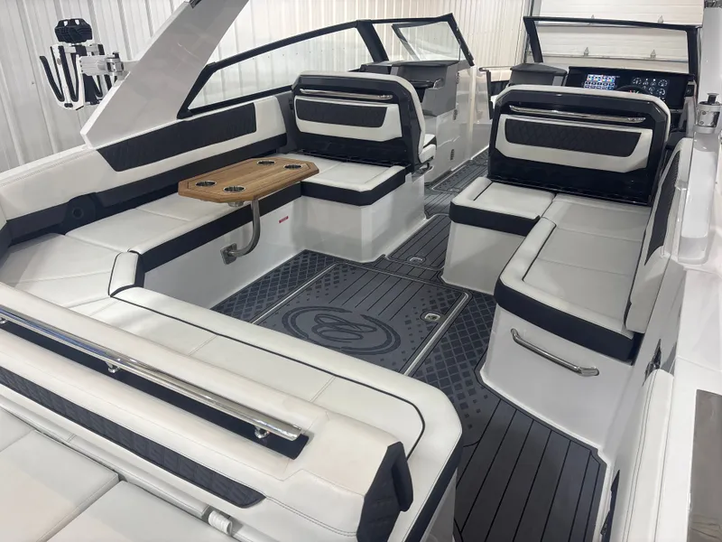 Slide: The Image of Cobalt R35 Surf 2025 - 15