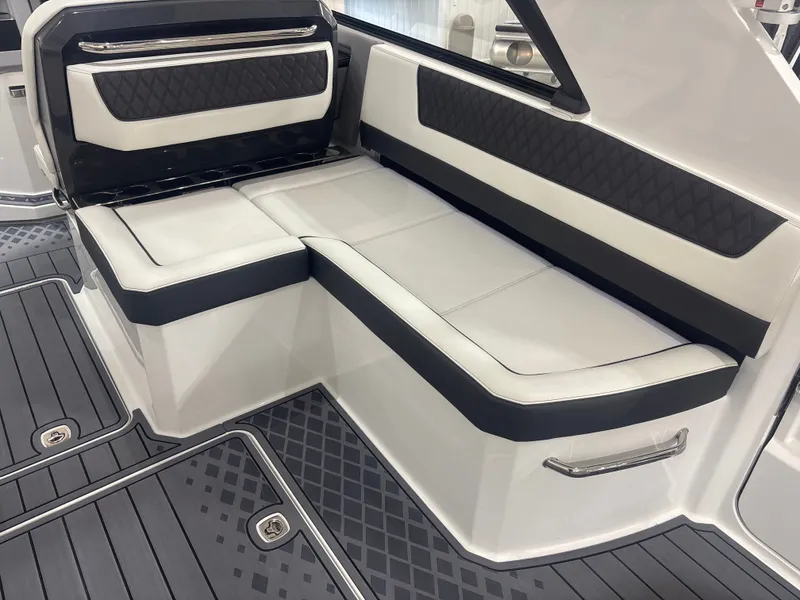 Slide: The Image of Cobalt R35 Surf 2025 - 17