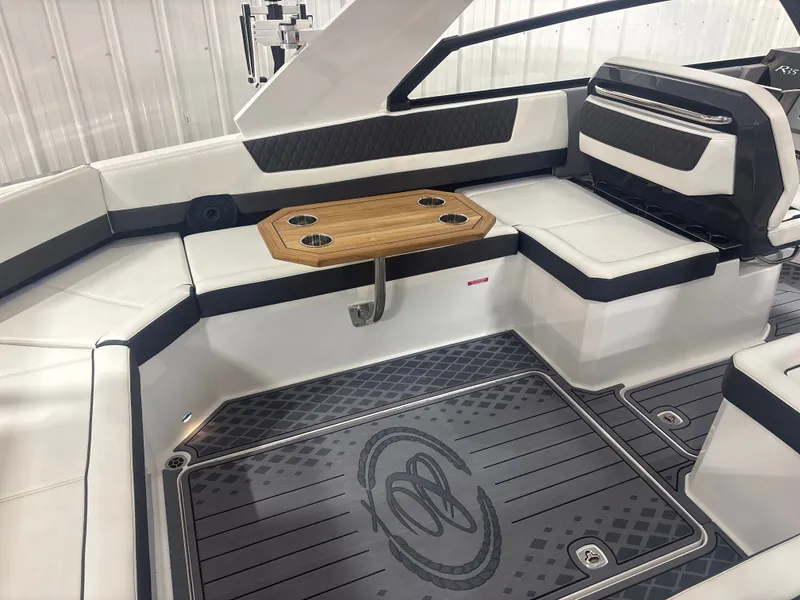 Slide: The Image of Cobalt R35 Surf 2025 - 18