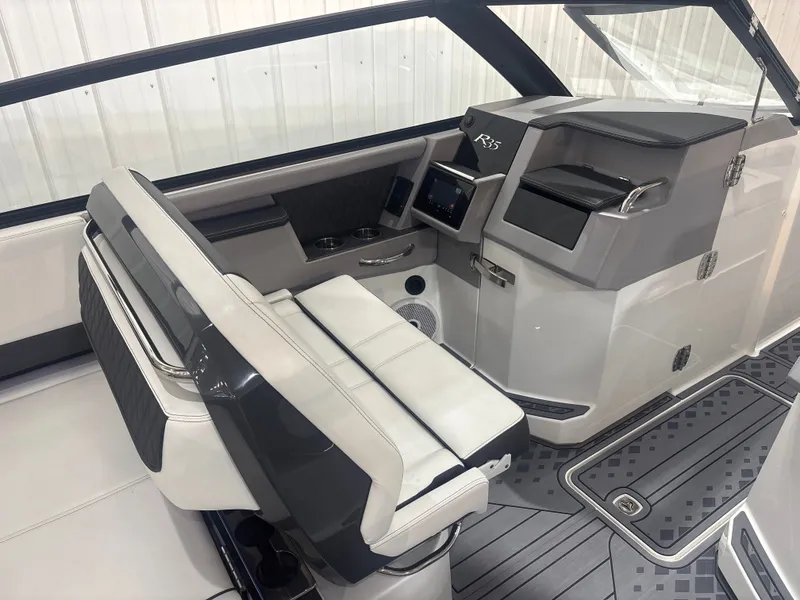 Slide: The Image of Cobalt R35 Surf 2025 - 19