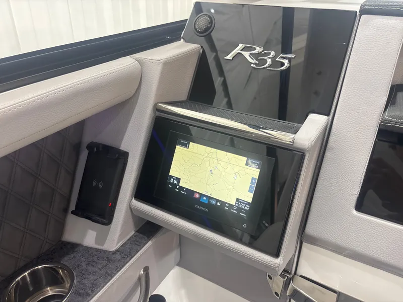 Slide: The Image of Cobalt R35 Surf 2025 - 20