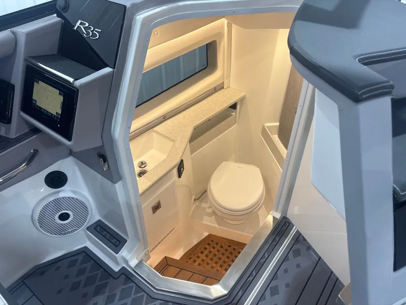 Slide: The Image of Cobalt R35 Surf 2025 - 21