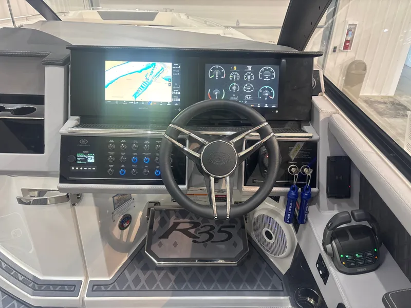 Slide: The Image of Cobalt R35 Surf 2025 - 23