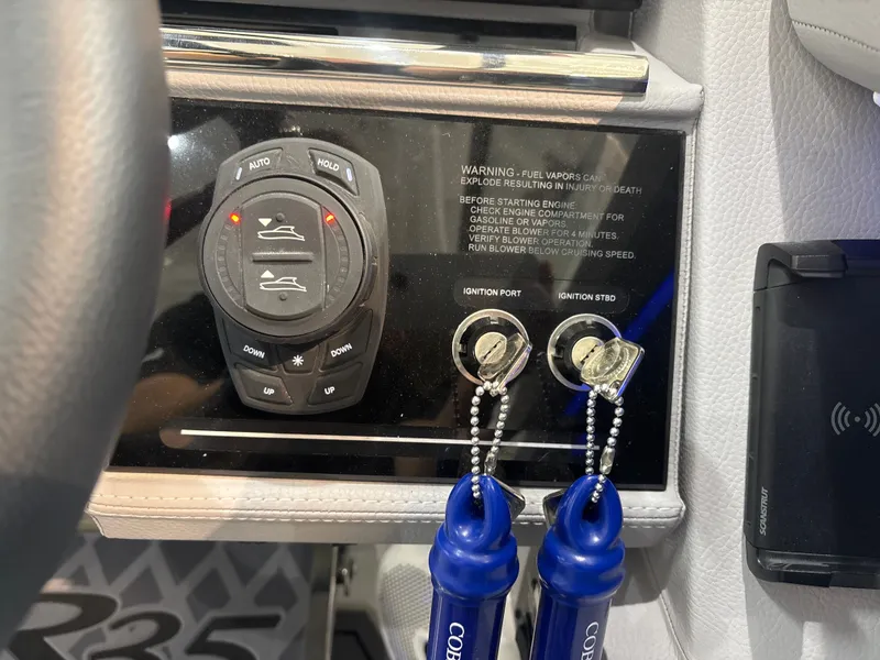 Slide: The Image of Cobalt R35 Surf 2025 - 26