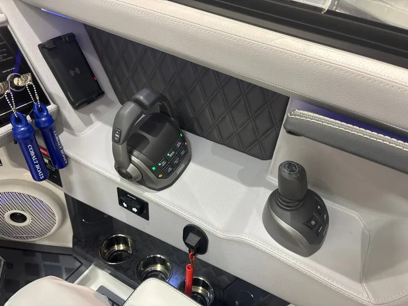 Slide: The Image of Cobalt R35 Surf 2025 - 27