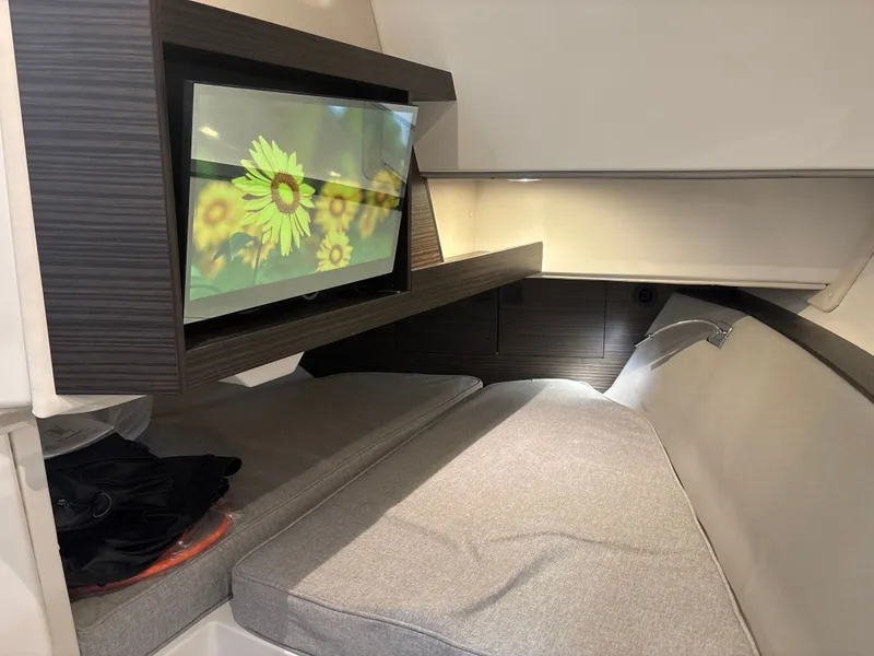 Slide: The Image of Cobalt R35 Surf 2025 - 29