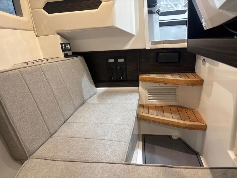 Slide: The Image of Cobalt R35 Surf 2025 - 30