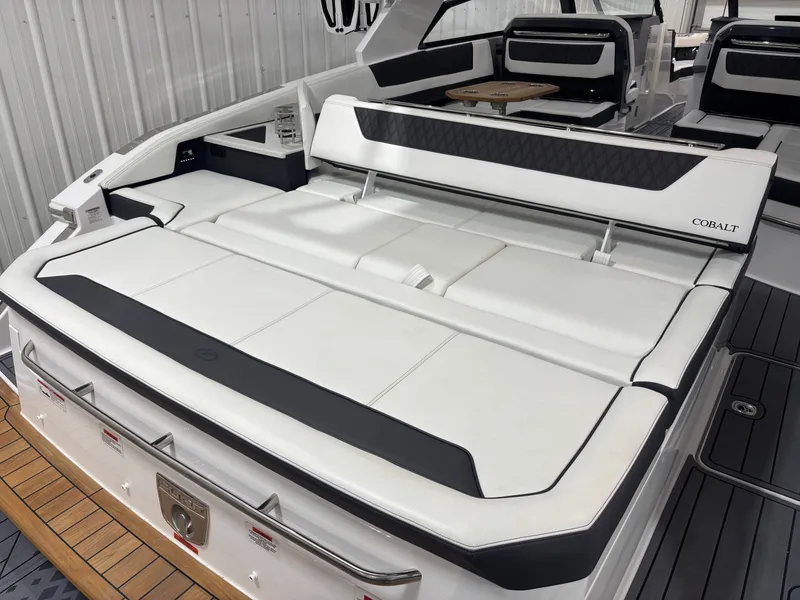 Slide: The Image of Cobalt R35 Surf 2025 - 31